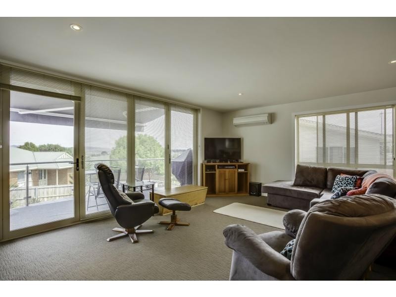 2/35 Rothesay Close, Newnham TAS 7248