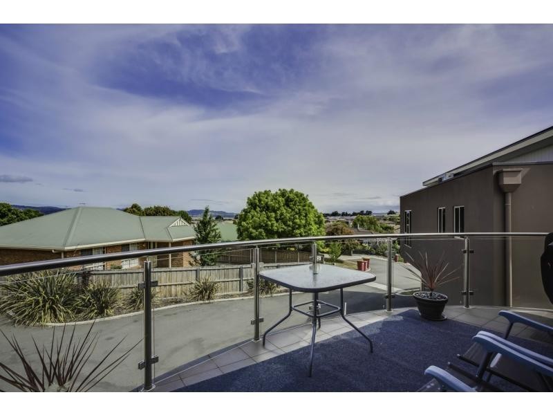 2/35 Rothesay Close, Newnham TAS 7248