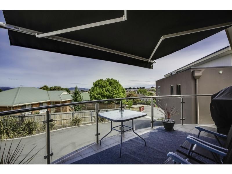 2/35 Rothesay Close, Newnham TAS 7248