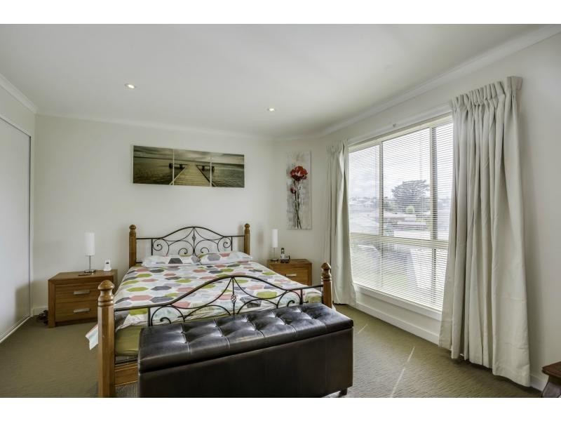 2/35 Rothesay Close, Newnham TAS 7248