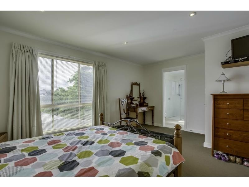 2/35 Rothesay Close, Newnham TAS 7248