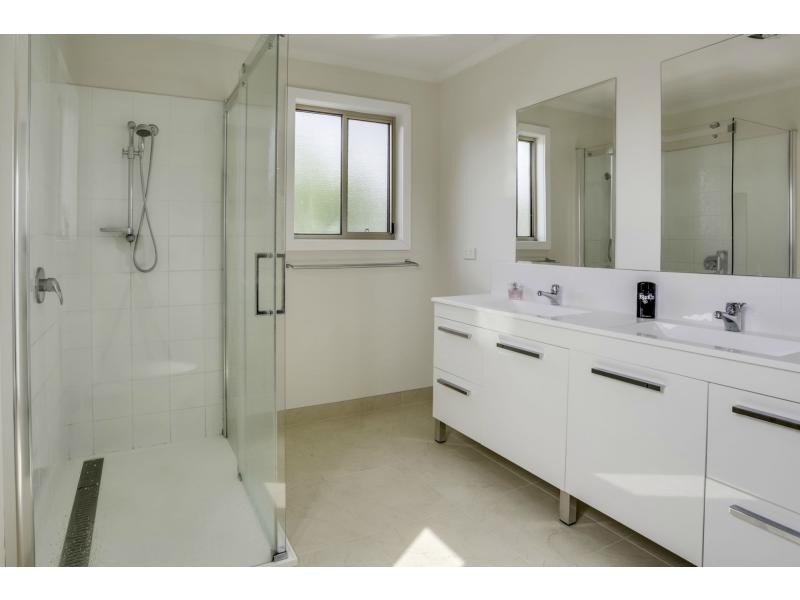 2/35 Rothesay Close, Newnham TAS 7248