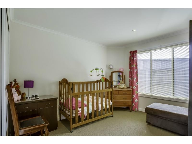 2/35 Rothesay Close, Newnham TAS 7248