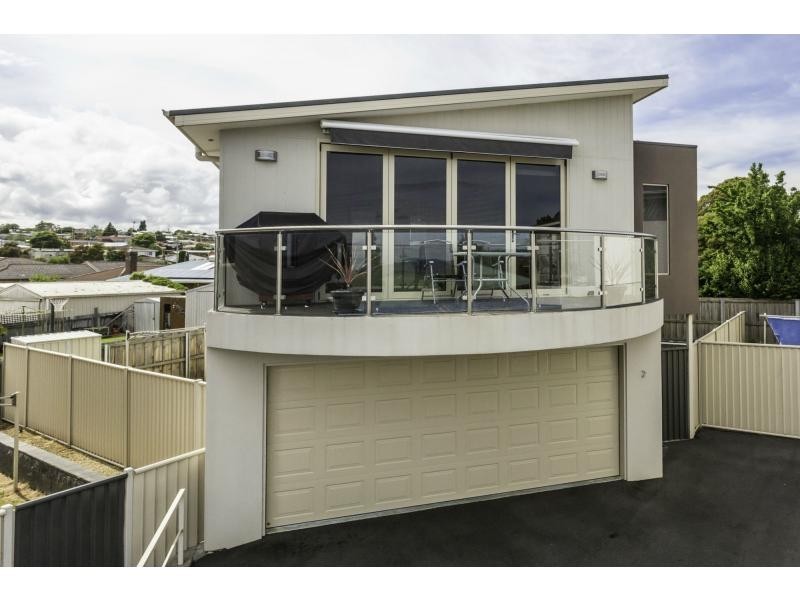 2/35 Rothesay Close, Newnham TAS 7248
