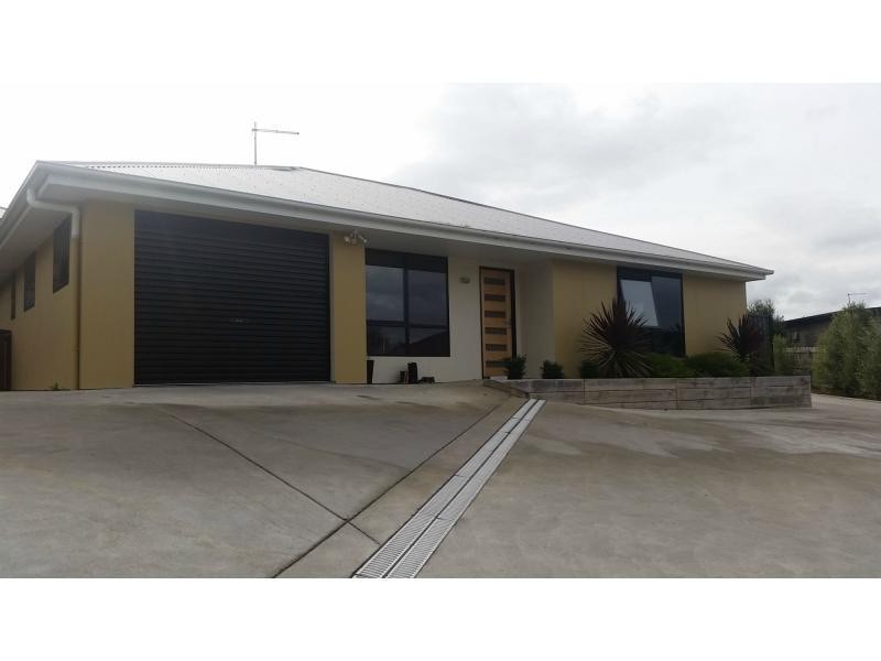 1/24 HENRY Grove, Legana TAS 7277