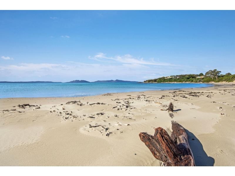 Unit 2/4 Aqua Sands Drive, Swansea TAS 7190