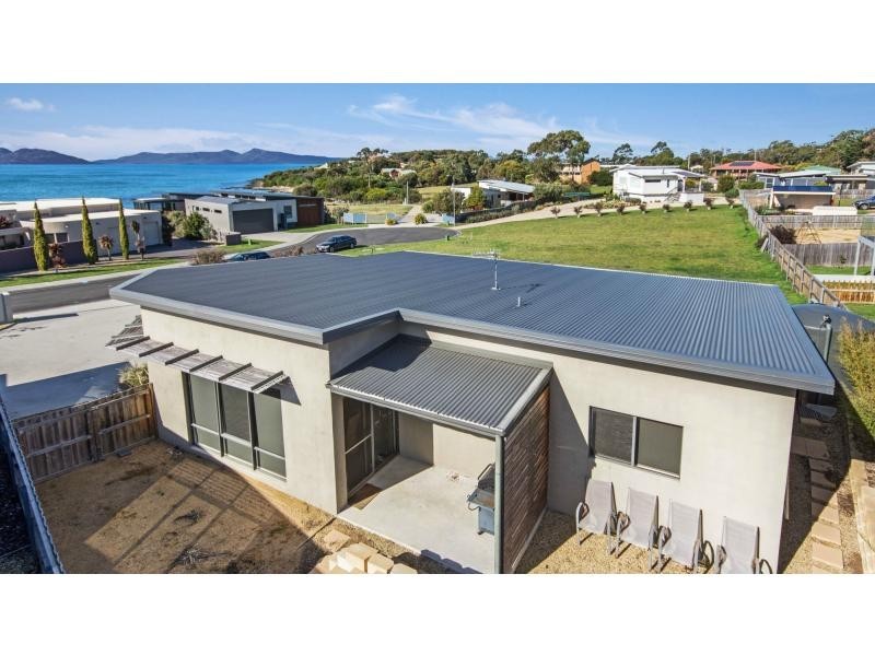 Unit 2/4 Aqua Sands Drive, Swansea TAS 7190