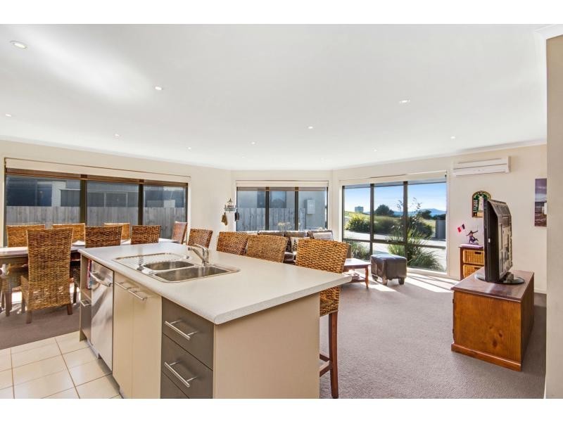 Unit 2/4 Aqua Sands Drive, Swansea TAS 7190