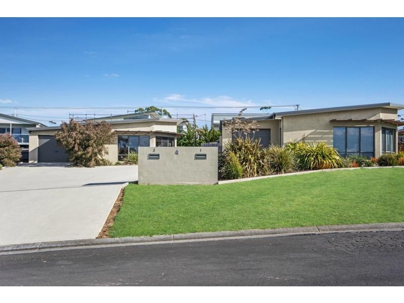 Unit 2/4 Aqua Sands Drive, Swansea TAS 7190