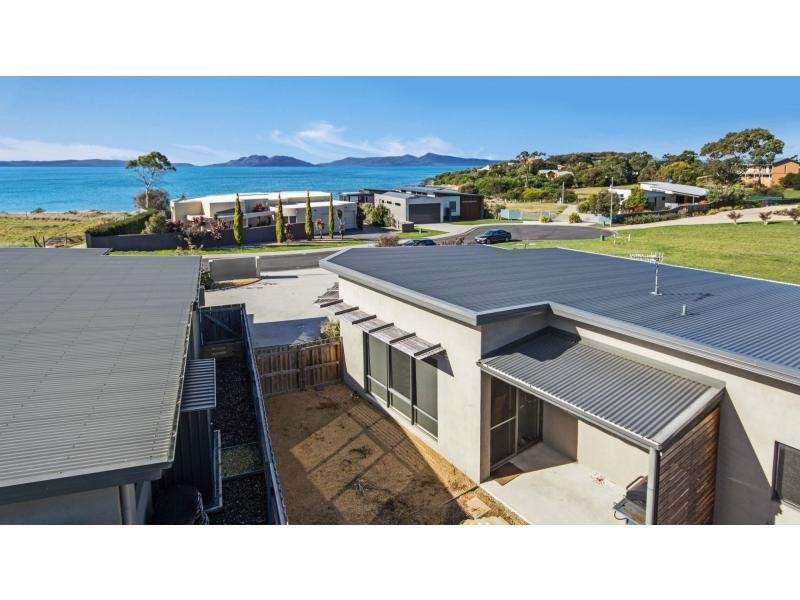 Unit 2/4 Aqua Sands Drive, Swansea TAS 7190