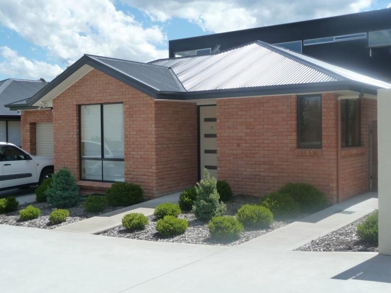 1/10 Wells Parade, Blackmans Bay TAS 7052