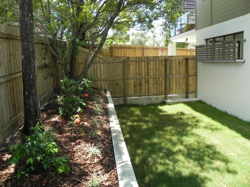 Unit 1 and 2/15 Bruce Street, Chermside QLD 4032