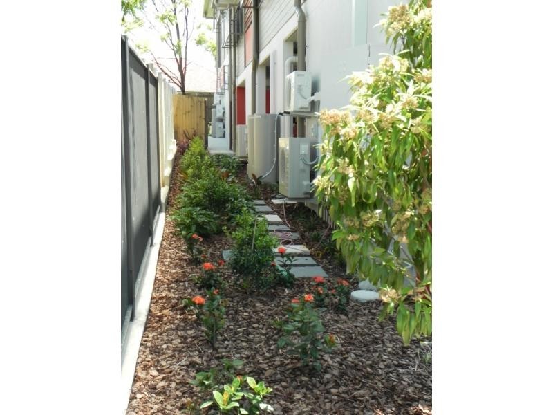 Unit 1 and 2/15 Bruce Street, Chermside QLD 4032