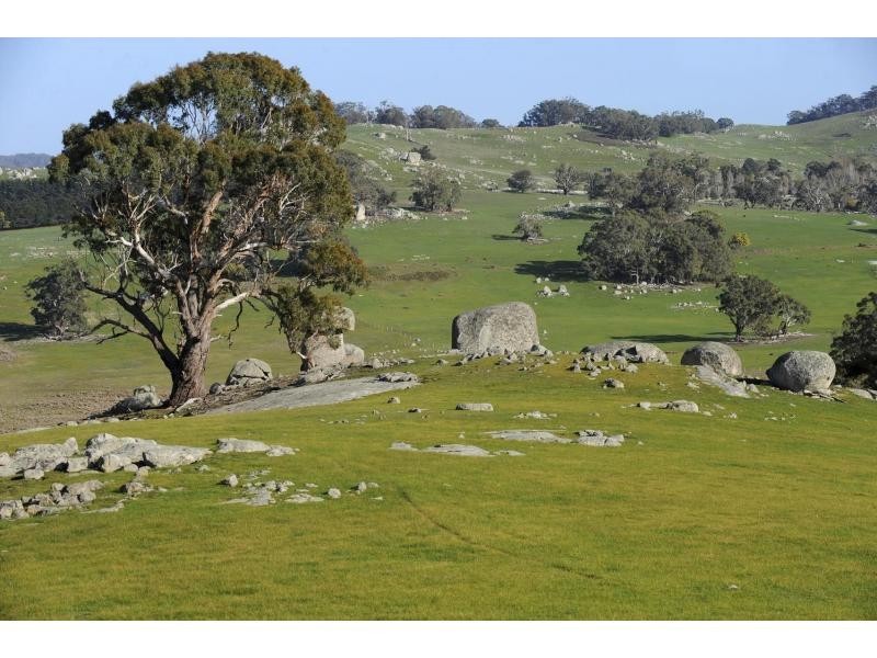 26 Zig Zag Road, Nulla Vale VIC 3435