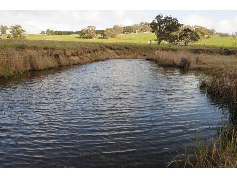 26 Zig Zag Road, Nulla Vale VIC 3435