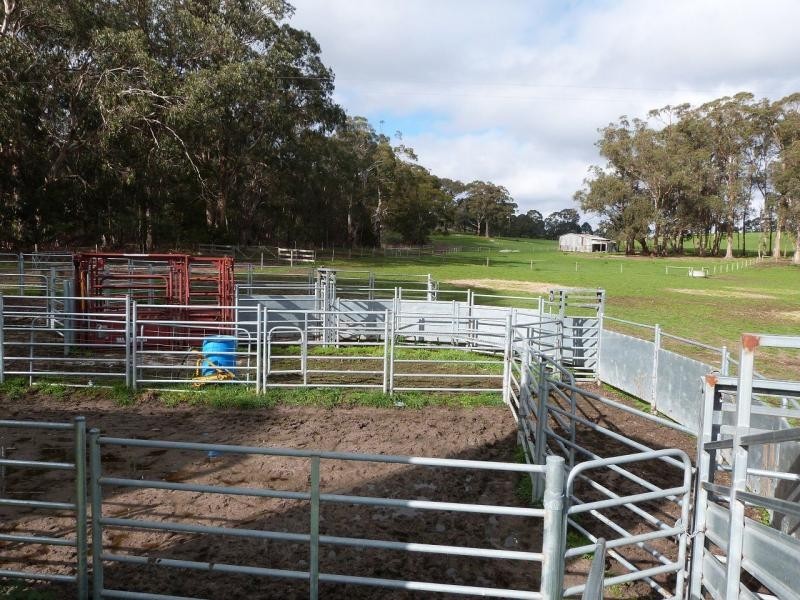 285 Gum’s Road, Caveat VIC 3660