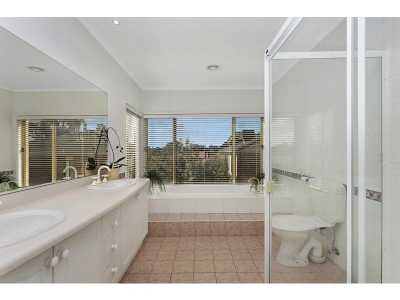 16 Currawong Court, Kennington VIC 3550