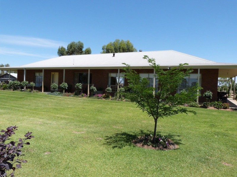 400 Murphy’s Lake Road, Kerang VIC 3579