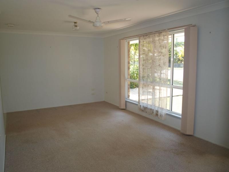 8 Thomas Street, Emu Park QLD 4710