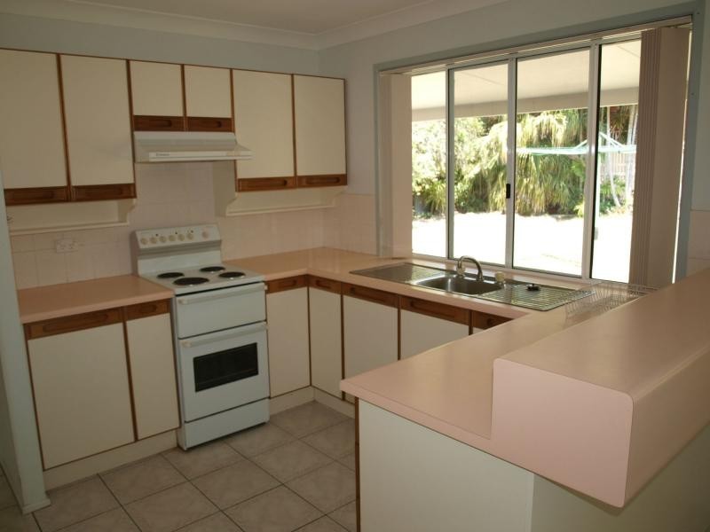 8 Thomas Street, Emu Park QLD 4710