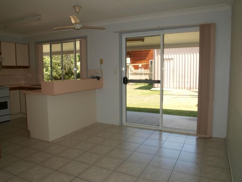 8 Thomas Street, Emu Park QLD 4710