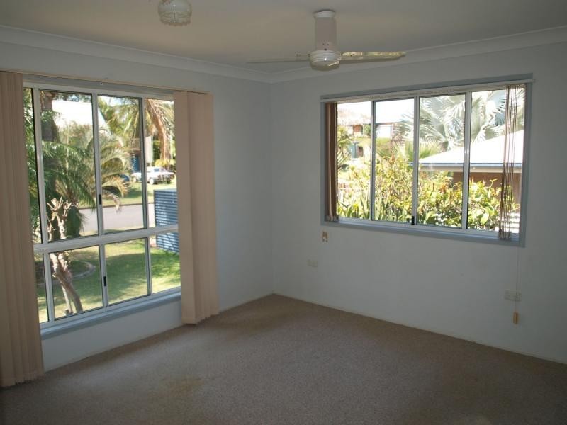 8 Thomas Street, Emu Park QLD 4710