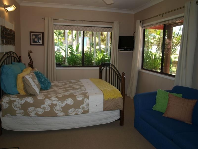 4 Thomas Street, Emu Park QLD 4710
