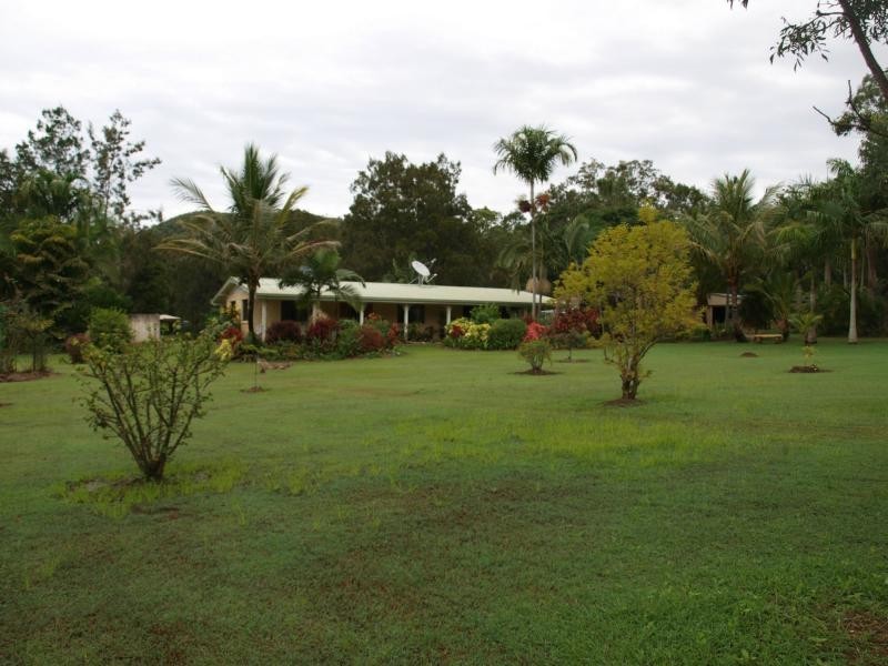 9 Clinton Road, Cawarral QLD 4702