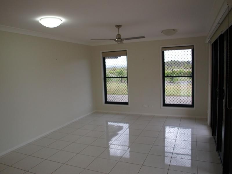 54 Amalfi Drive, Zilzie Bay, Zilzie QLD 4710