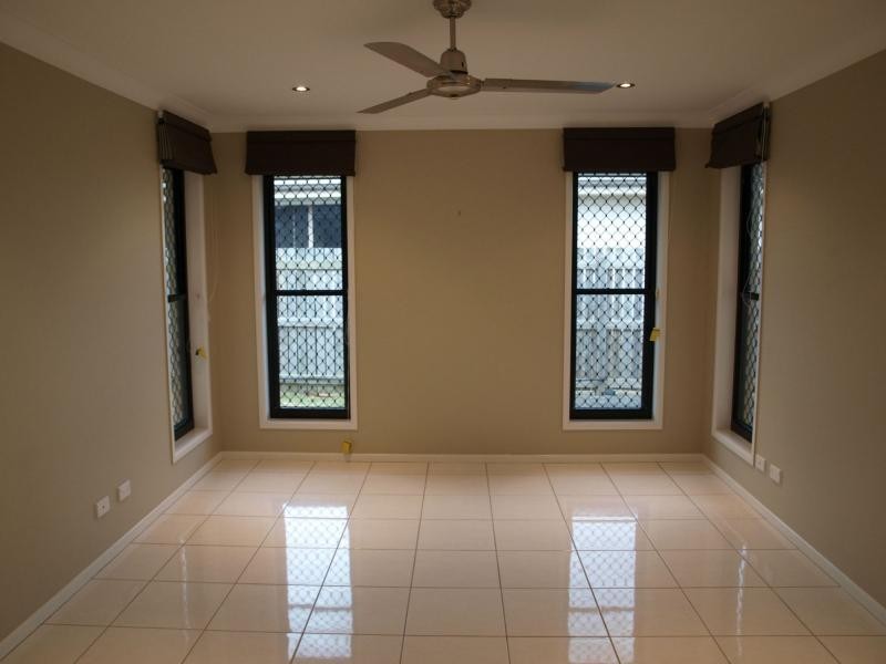 54 Amalfi Drive, Zilzie Bay, Zilzie QLD 4710