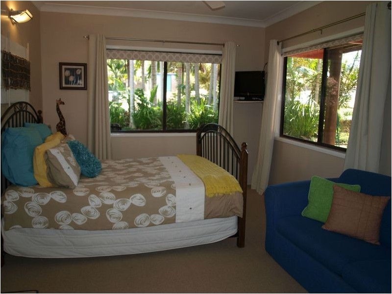 4 Thomas Street, Emu Park QLD 4710