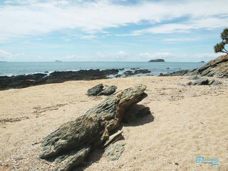 19 Alexander , Zilzie, Emu Park QLD 4710