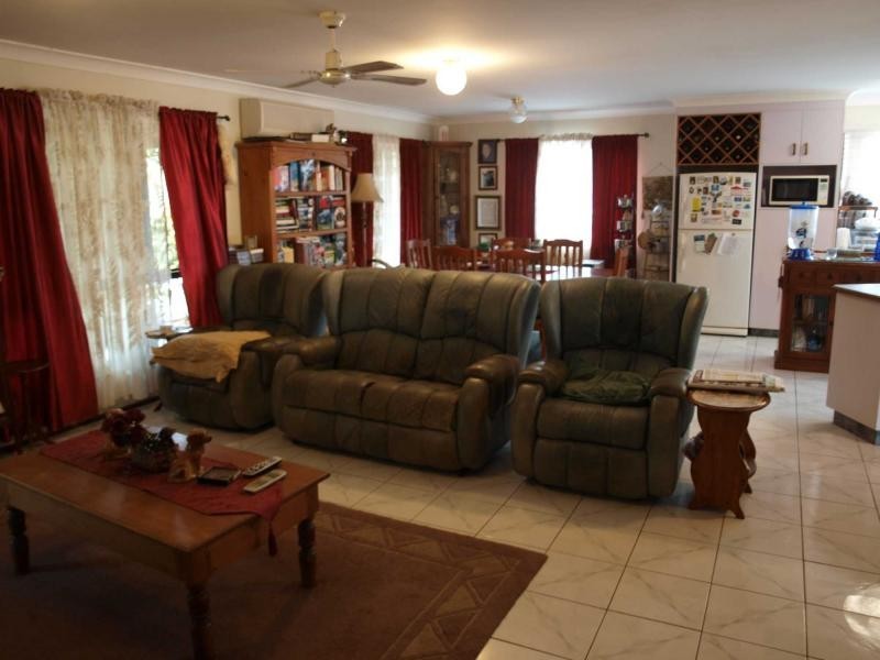 10 Crane Street, Emu Park QLD 4710