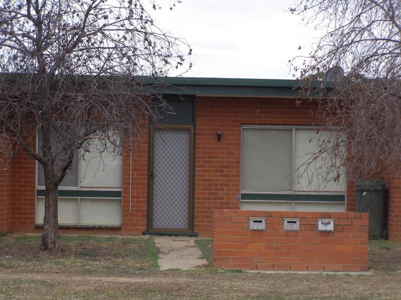 Unit 2/130 Macauley Street, Deniliquin NSW 2710