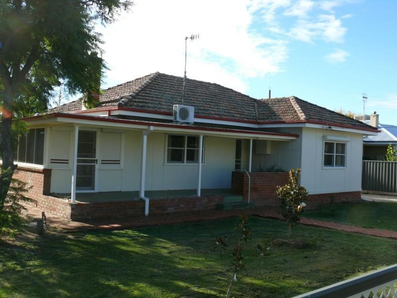 81 Wellington Street, Deniliquin NSW 2710