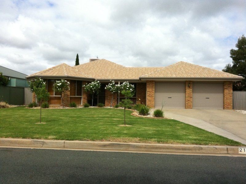 216 Waring Street, Deniliquin NSW 2710
