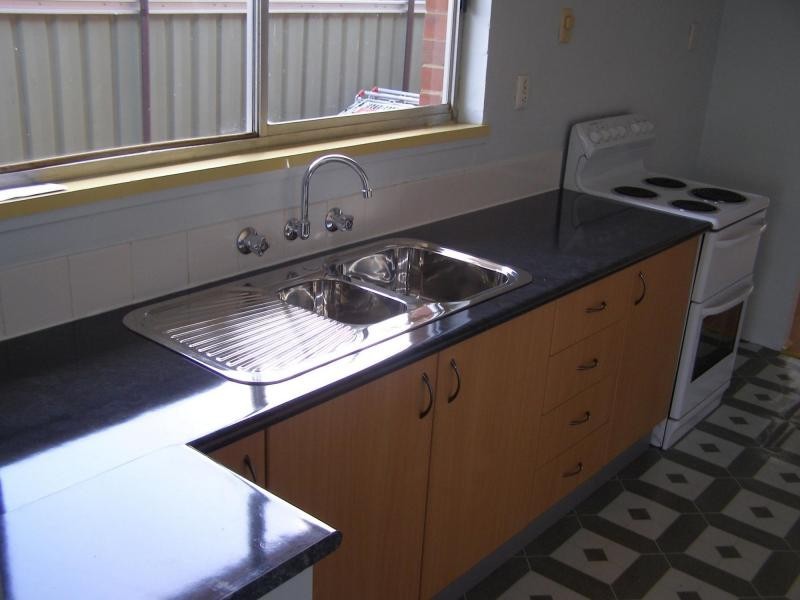 Unit 1/130 Macauley Street, Deniliquin NSW 2710