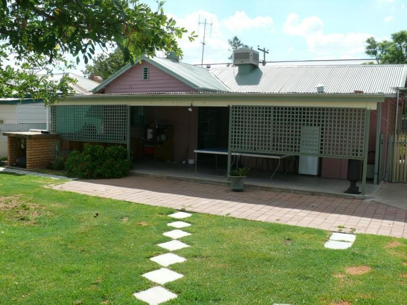 112 Napier Street, Deniliquin NSW 2710