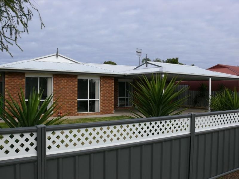 118 Wyatt Street, Deniliquin NSW 2710