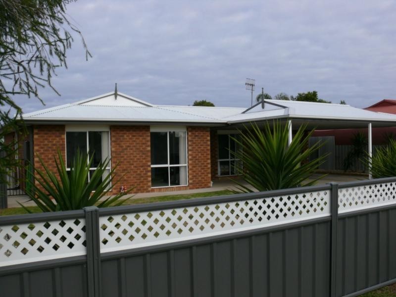118 Wyatt Street, Deniliquin NSW 2710