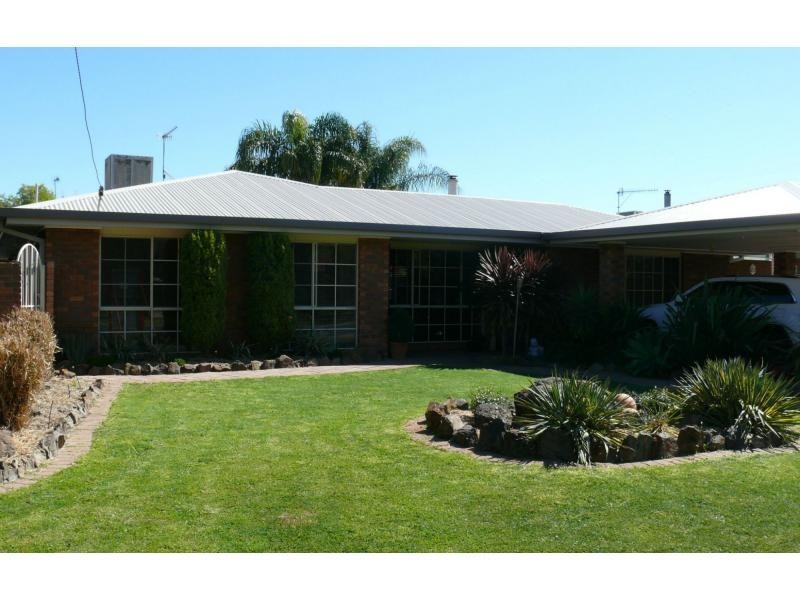61 Burton Street, Deniliquin NSW 2710