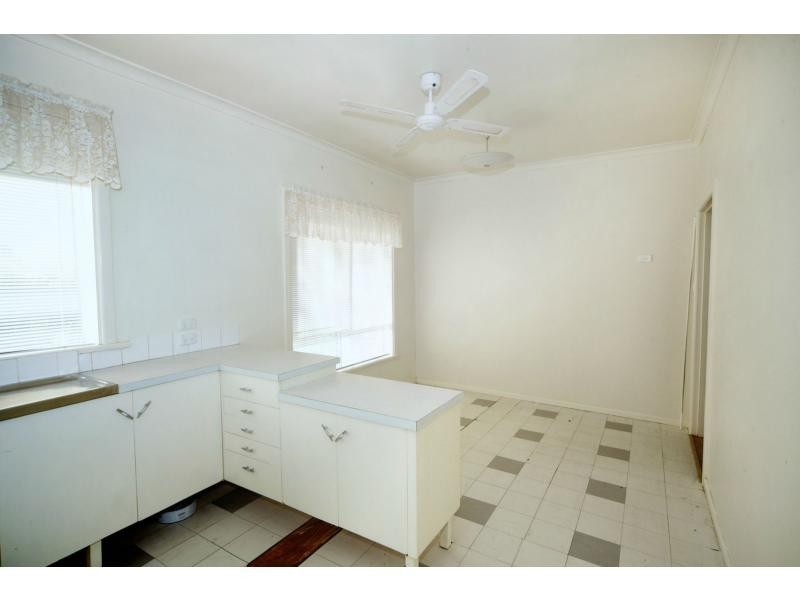 443 Wood Street, Deniliquin NSW 2710