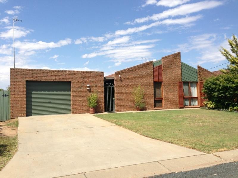 5 Blake Court, Deniliquin NSW 2710