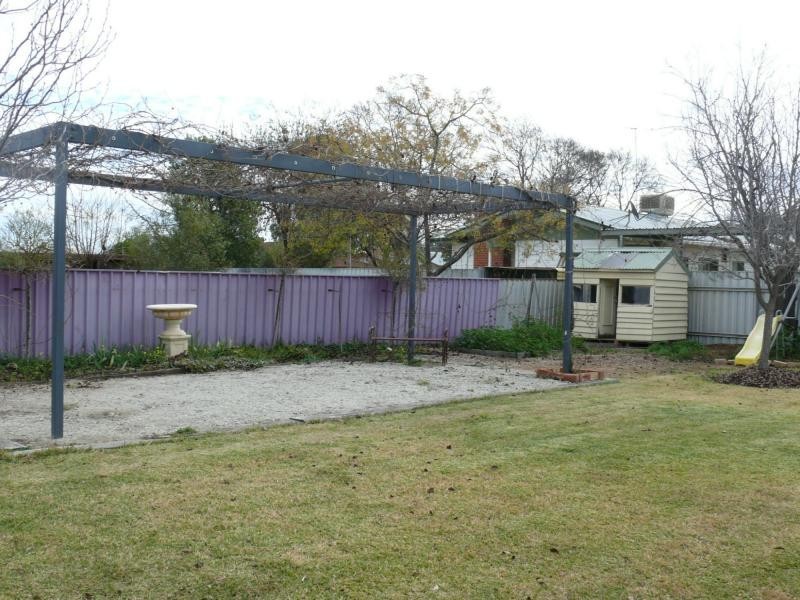 93 Russell Street, Deniliquin NSW 2710