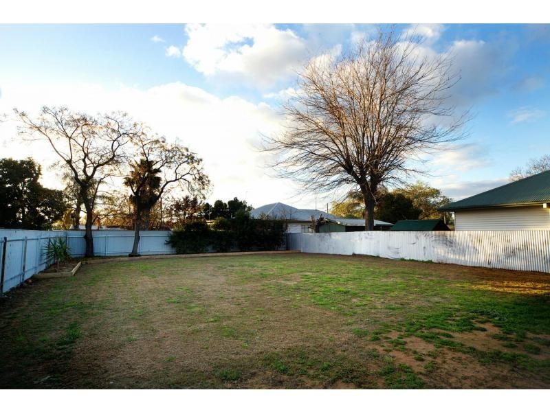 89 Russell Street, Deniliquin NSW 2710