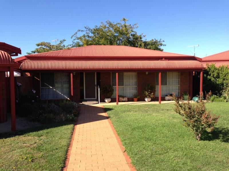 Unit 2/348 Wood Street, Deniliquin NSW 2710