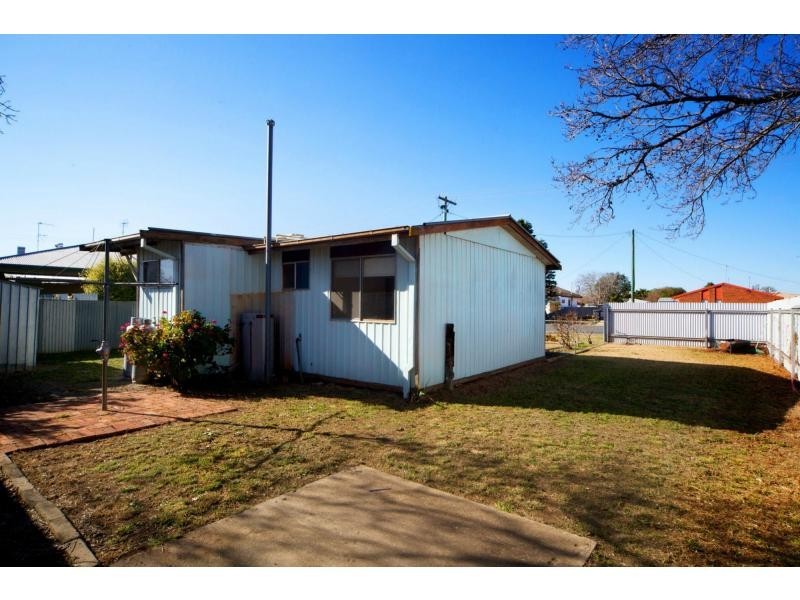 443 Wood Street, Deniliquin NSW 2710