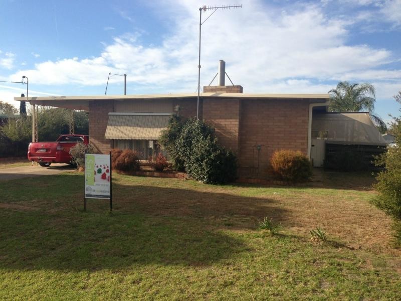 3 Greaves Crescent, Deniliquin NSW 2710