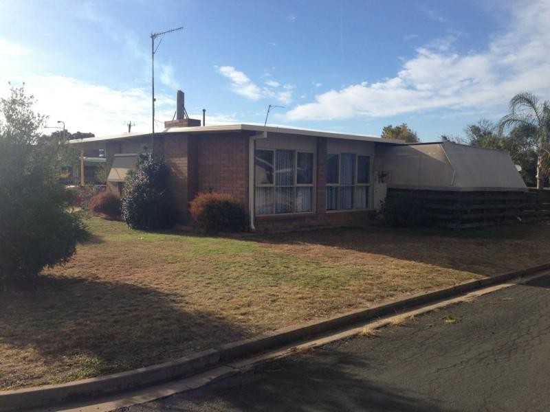 3 Greaves Crescent, Deniliquin NSW 2710