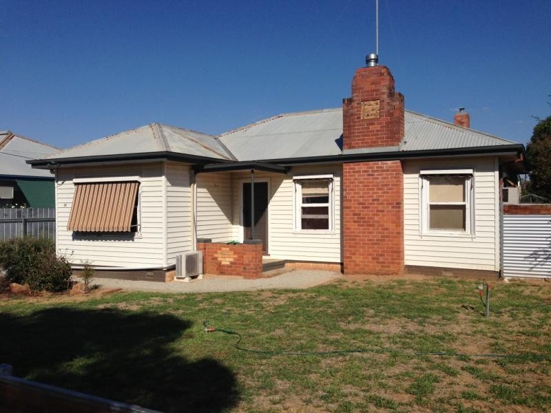 96 Macauley Street, Deniliquin NSW 2710